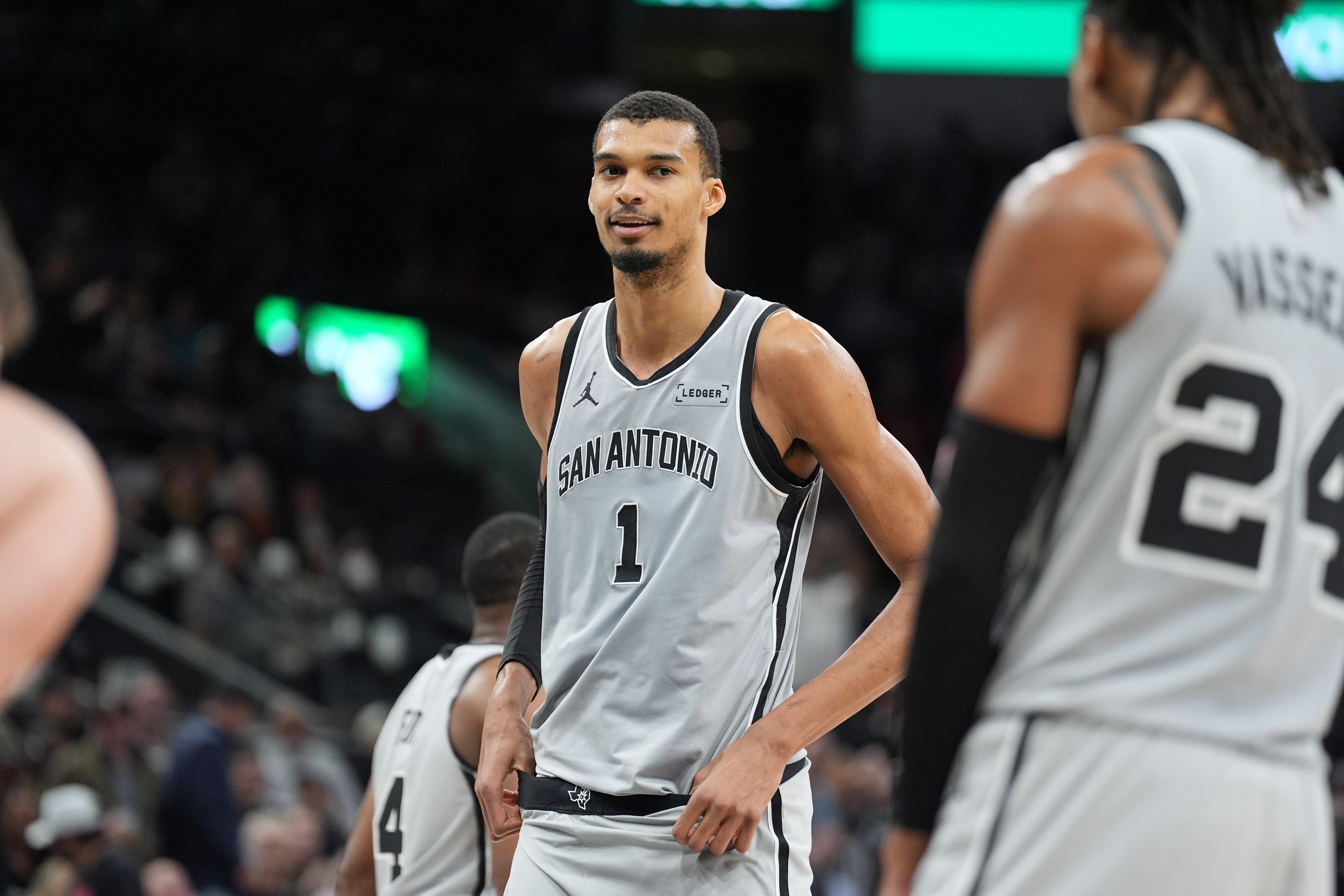 开云官网-西部球队晋级总决赛最新概率：马刺升至20.8% 雷霆48% 掘金13%