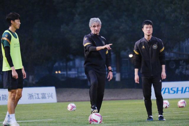 开云APP-浙江队全力“补课”：瞄准本土外援 姚均晟随队训练